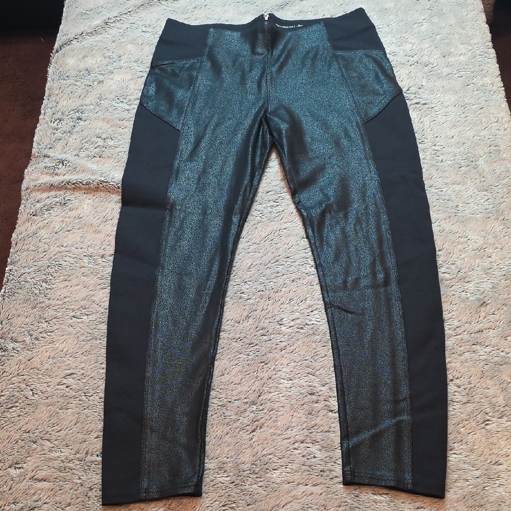 Abercrombie & Fitch Black Fashion Leggings. Size Medium